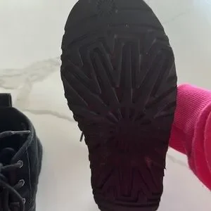 UGG | Shoes | Selling Barely Worn Ugg Shoes | Poshmark display picture 1